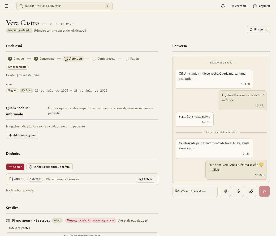 A página de uma paciente: etapa, conversa, pacotes e valores a receber.